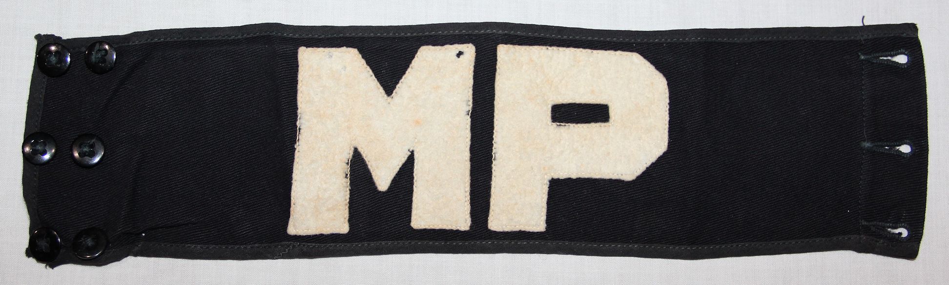 Militaria & B WWII ARMBAND M.P. B MILITARY G056. - POLICE