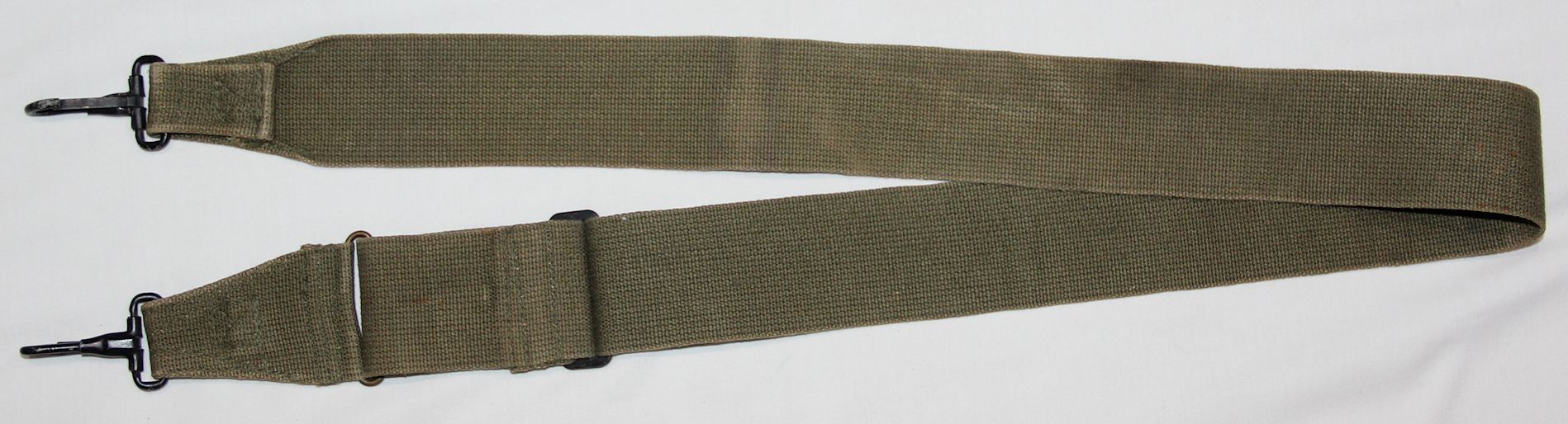 E069. WWII GENERAL PURPOSE STRAP 1945 DATED B & B Militaria