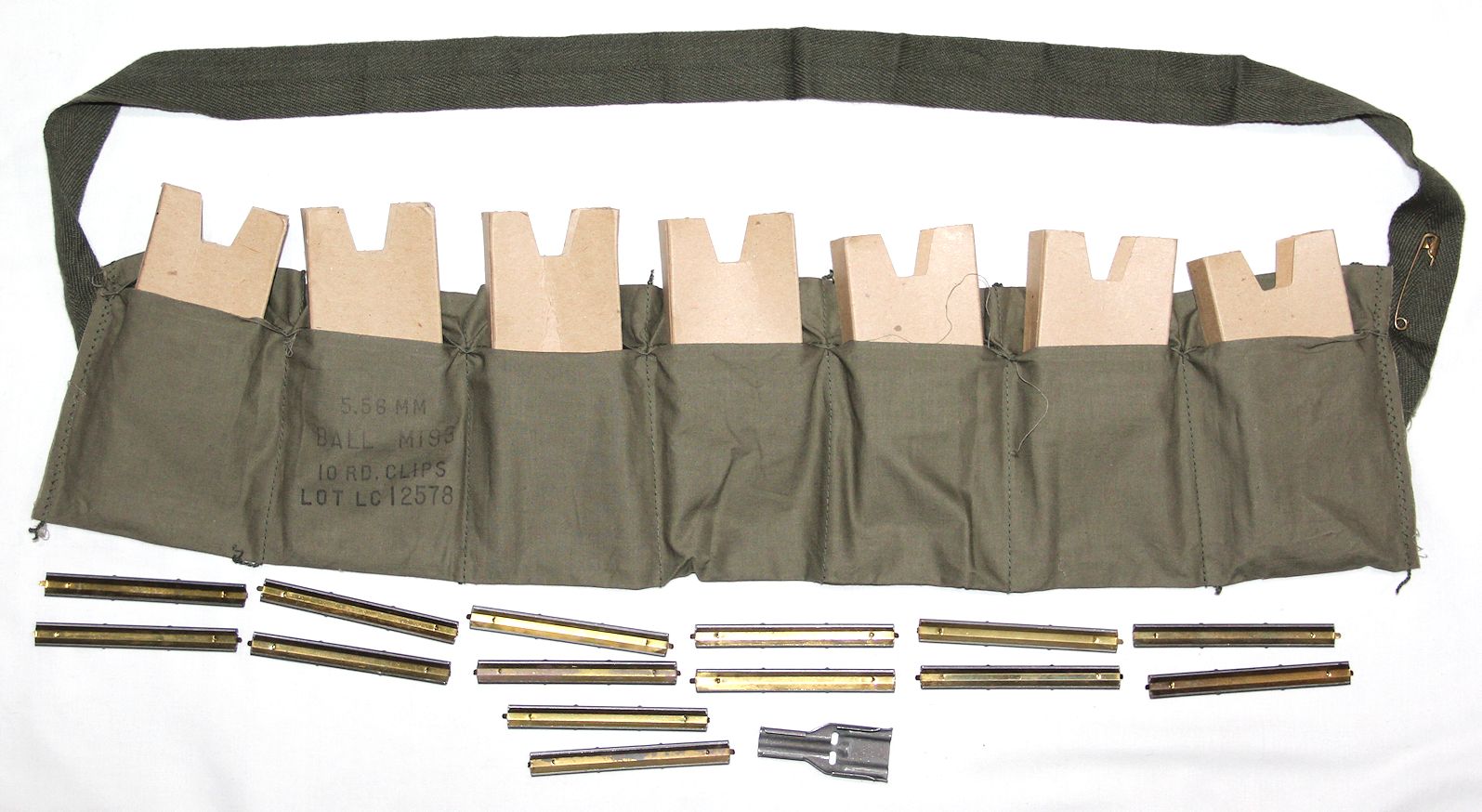 T209. COMPLETE VIETNAM 1968 M16 AMMO BANDOLEER SET B & B Militaria