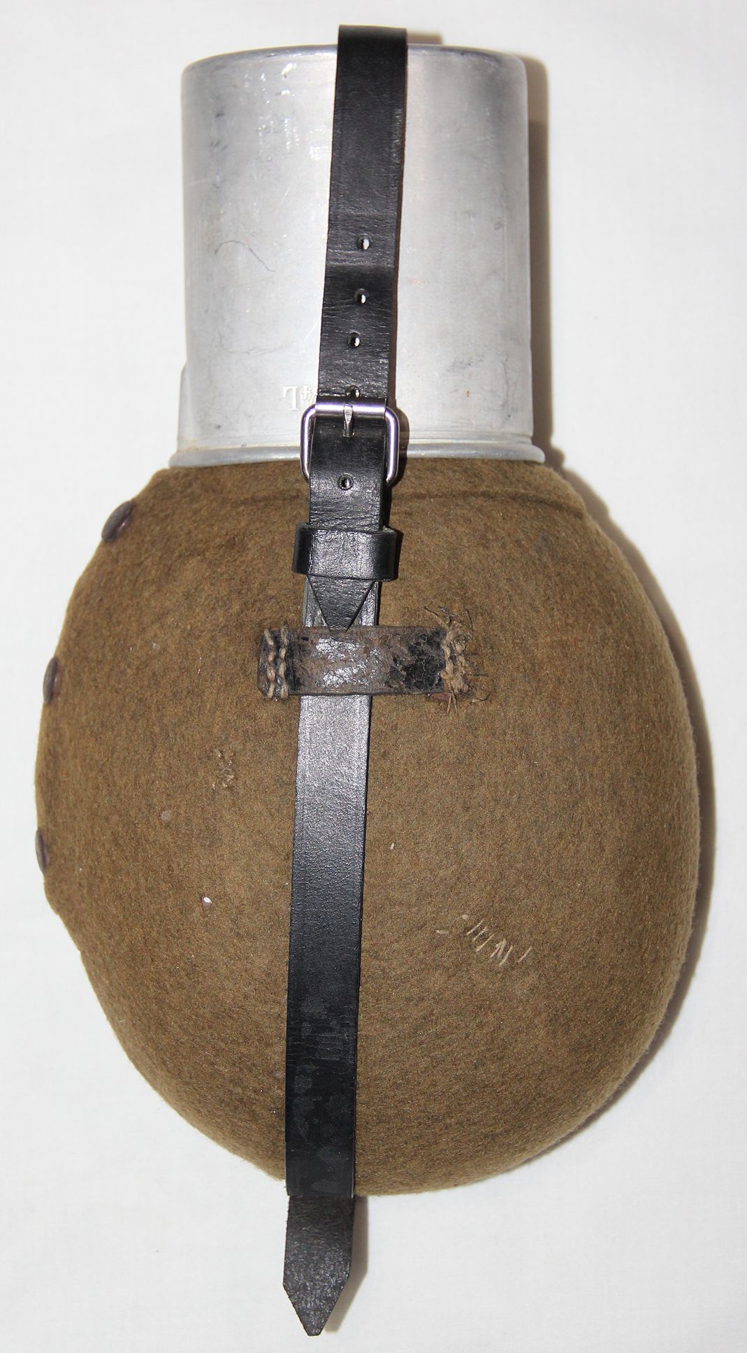 M128. WWII GERMAN CANTEEN AND CUP B & B Militaria